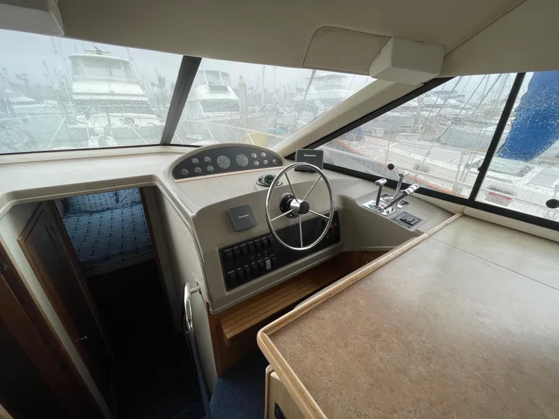 2000 Bayliner 3988 Sedan