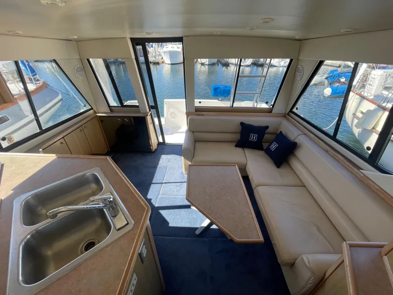 2000 Bayliner 3988 Sedan