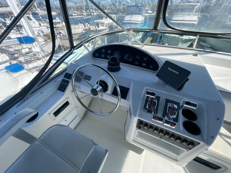 2000 Bayliner 3988 Sedan