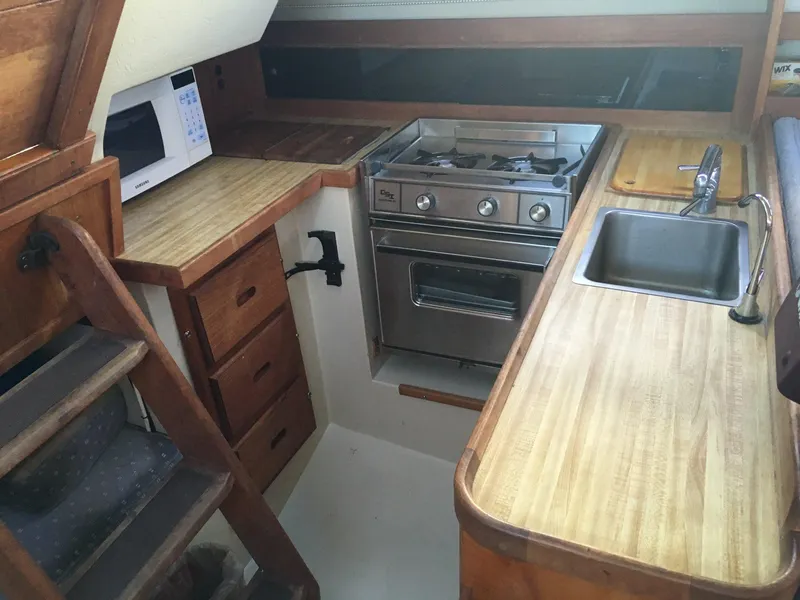 1985 Catalina 30