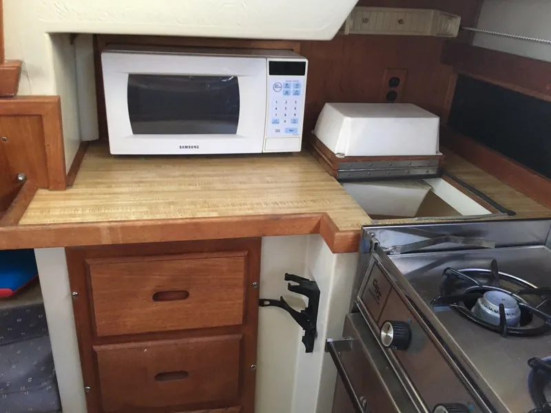 1985 Catalina 30