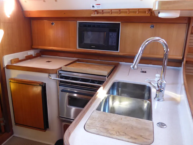 2001 Catalina 380