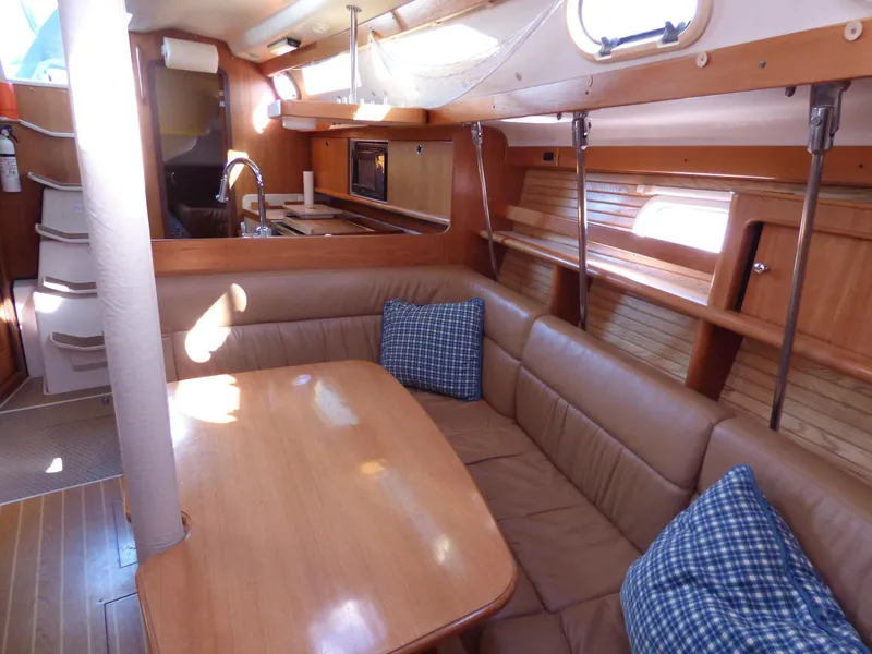 2001 Catalina 380