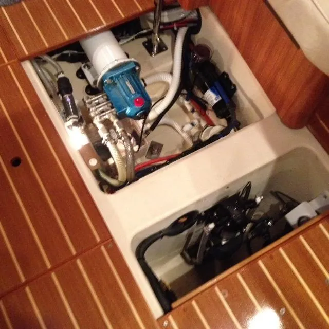 2003 Hunter 466