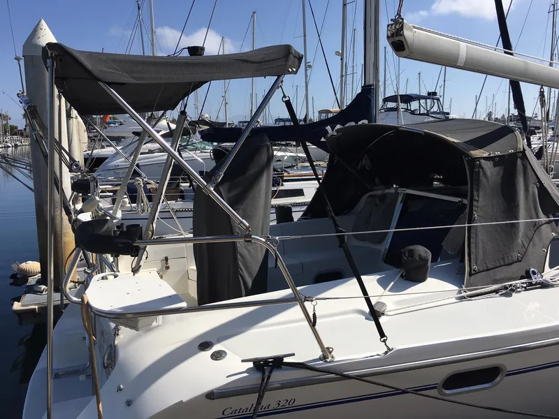 2001 Catalina 320
