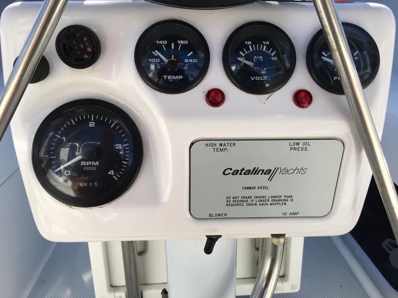 2001 Catalina 320