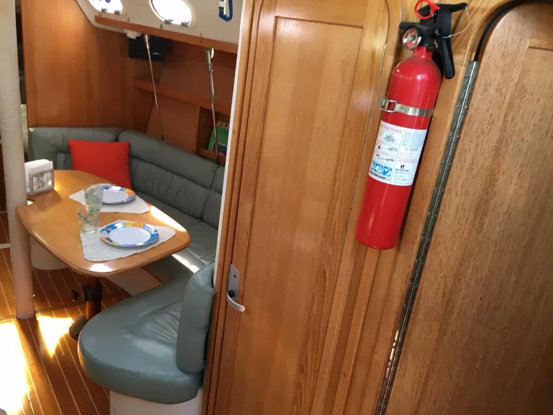 2001 Catalina 320