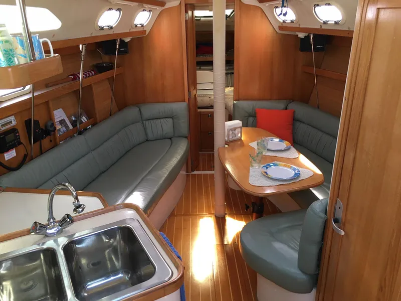 2001 Catalina 320