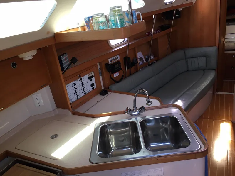 2001 Catalina 320