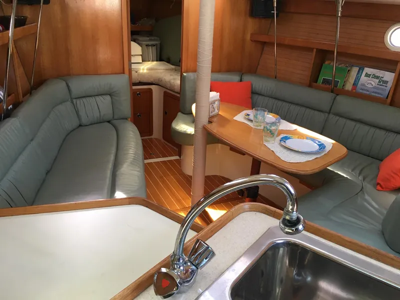 2001 Catalina 320
