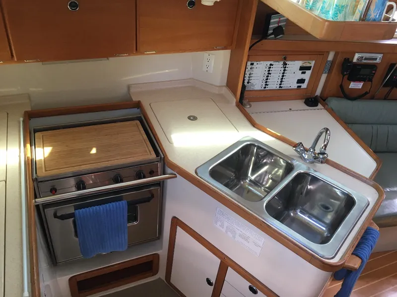 2001 Catalina 320