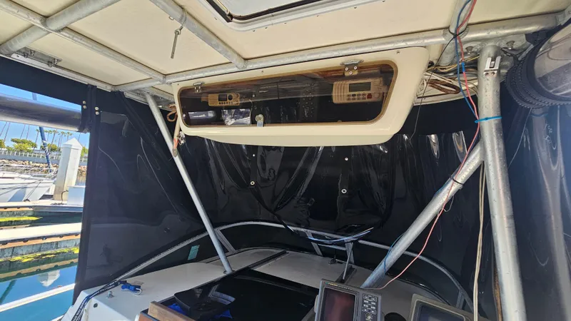 1992 Luhrs Tournament 300 boat interior with navigation equipment and control panel.