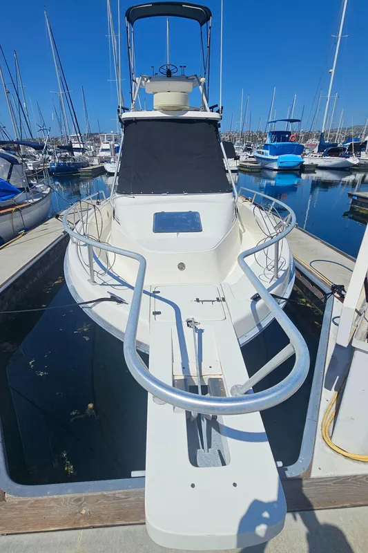 1992 Luhrs Tournament 300 boat docked in a marina, surrounded by other vessels.