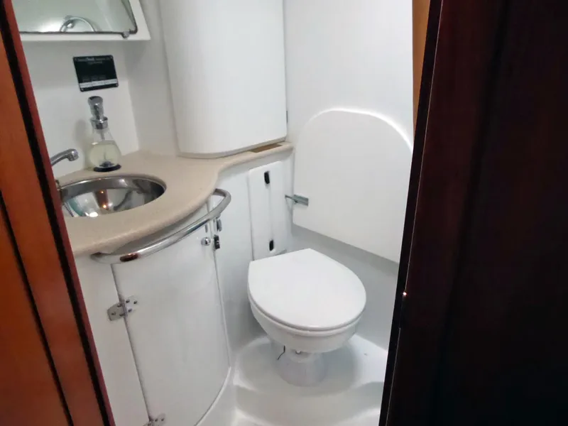 Ensuite head
