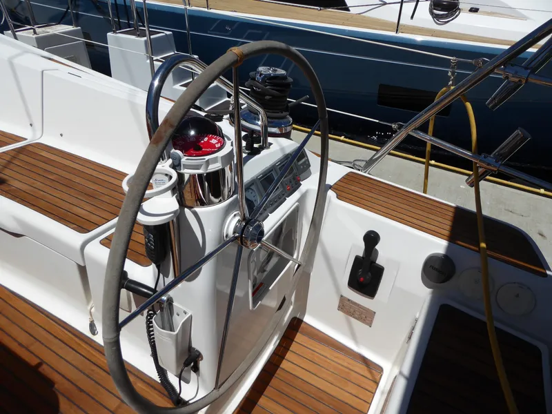 Helm starboard