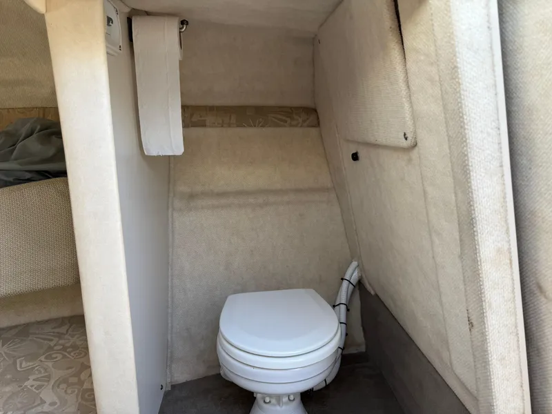 2004 Sea Ray 215 Weekender