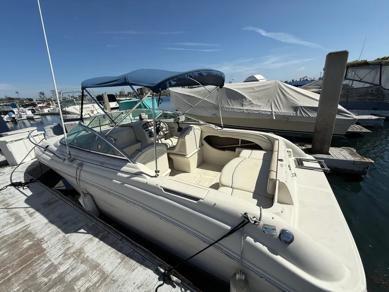 2004 Sea Ray 215 Weekender