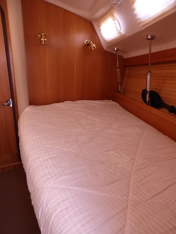 Forward Pullman Berth