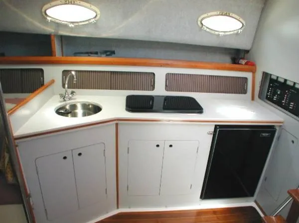 1988 Luhrs Alura