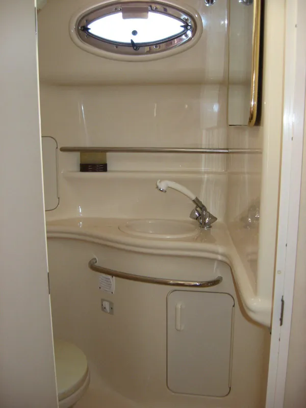 Hear & Shower Compartment