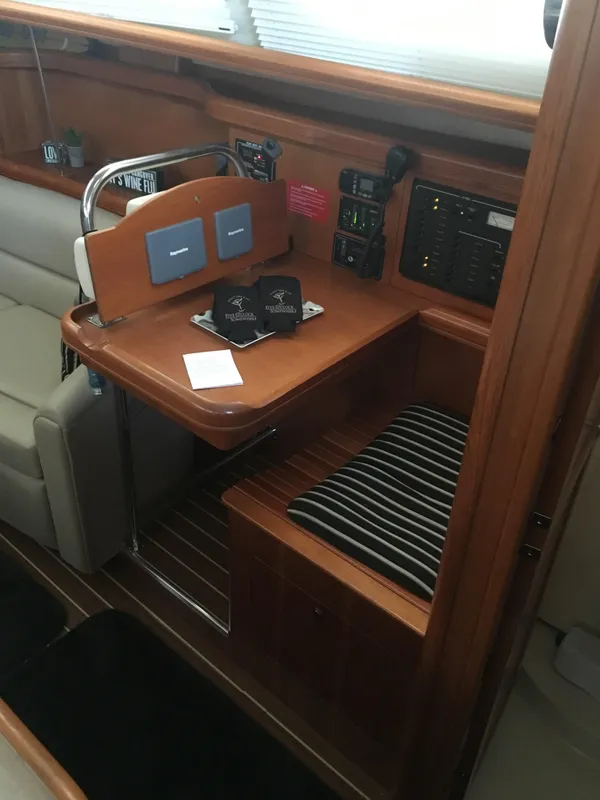 2006 Hunter 41 Deck Salon