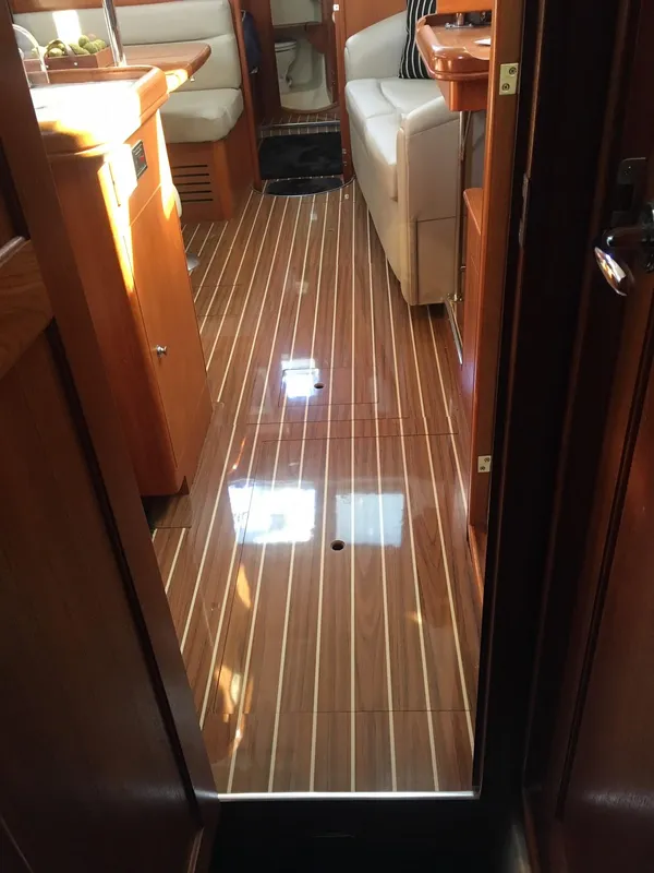2006 Hunter 41 Deck Salon