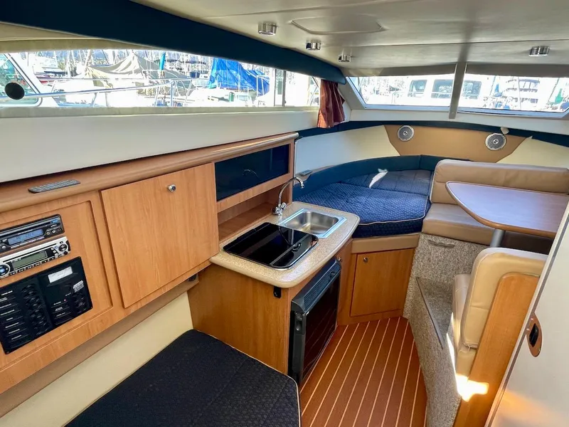 2008 Bayliner Discovery 246