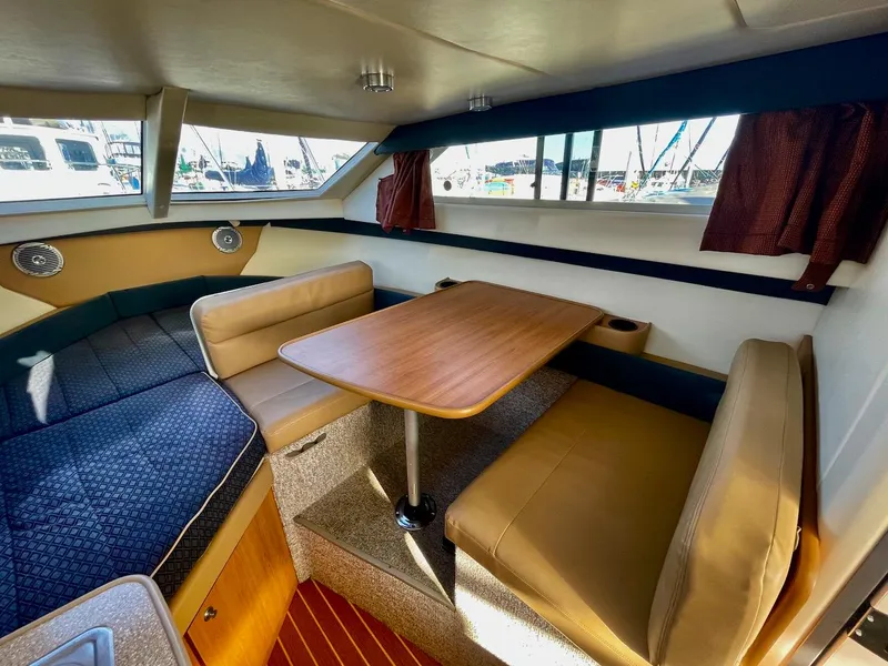 2008 Bayliner Discovery 246