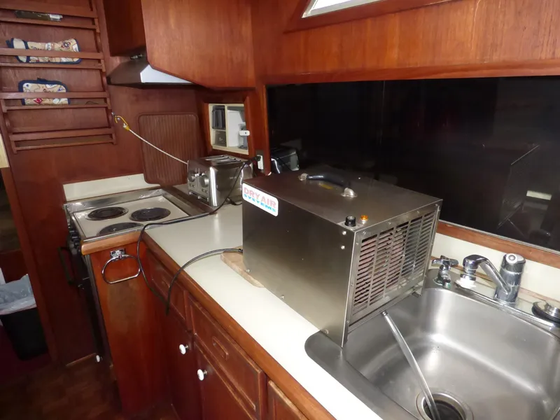 1976 Uniflite 42 SportFisher