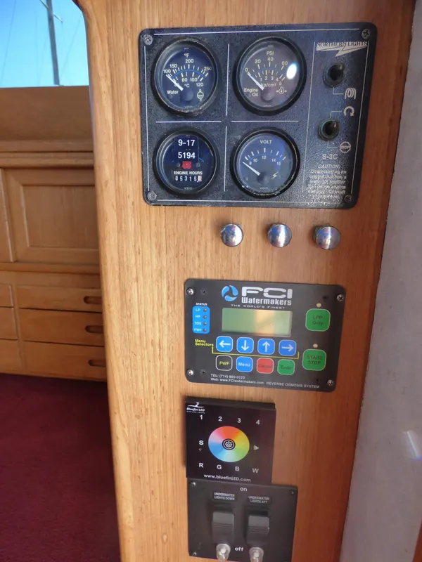 1976 Uniflite 42 SportFisher