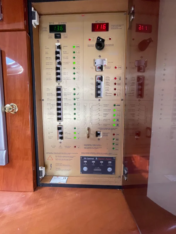 Electrical control panel of 2004 Cranchi Endurance 41.