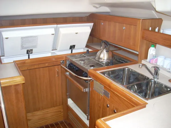 2002 Hunter Passage 420