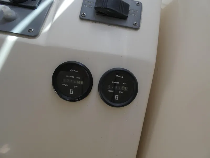2000 Pursuit 2870 Walkaround