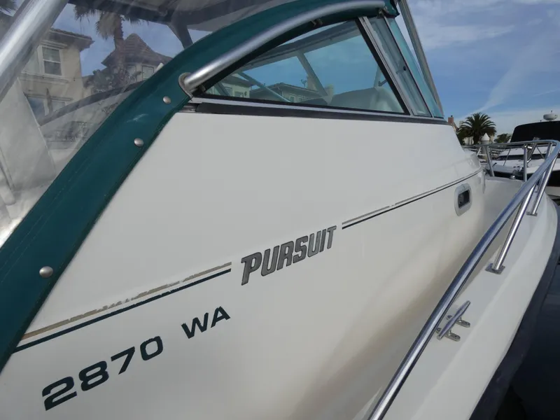 2000 Pursuit 2870 Walkaround