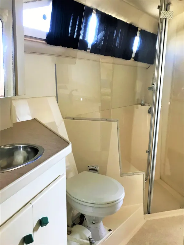 1996 Carver 380 Santego