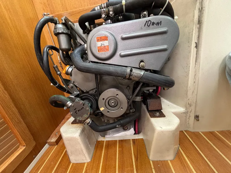 2005 Catalina 320