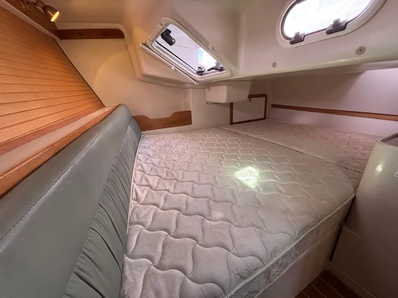 2005 Catalina 320