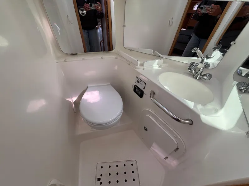 2005 Catalina 320