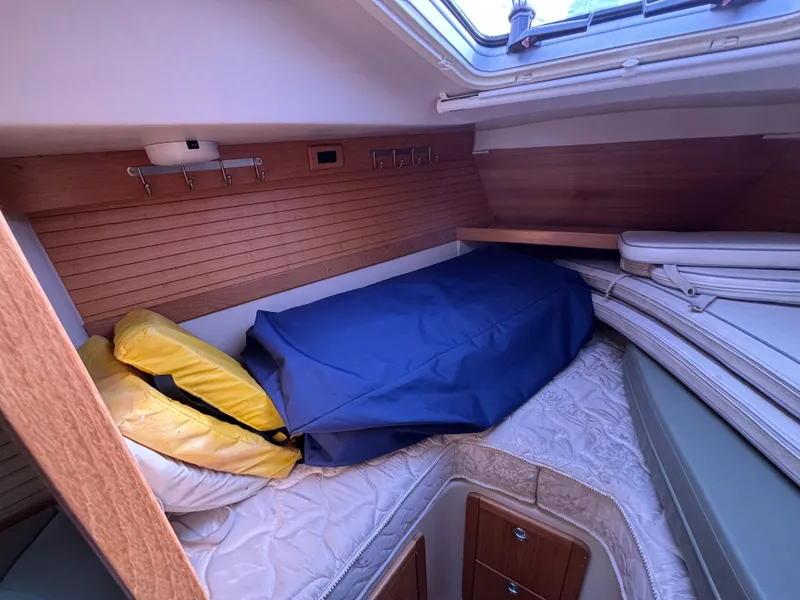 2005 Catalina 320