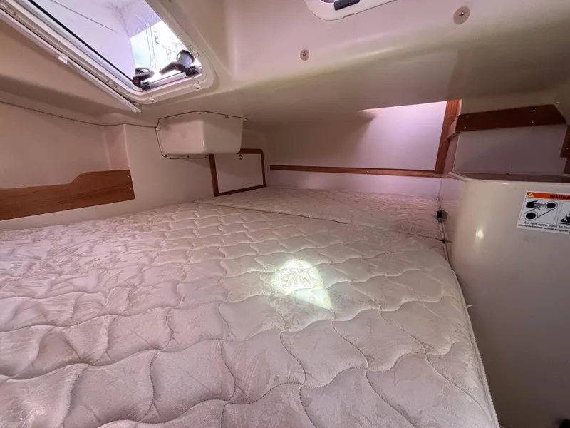 2005 Catalina 320