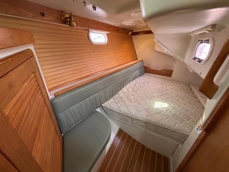 2005 Catalina 320