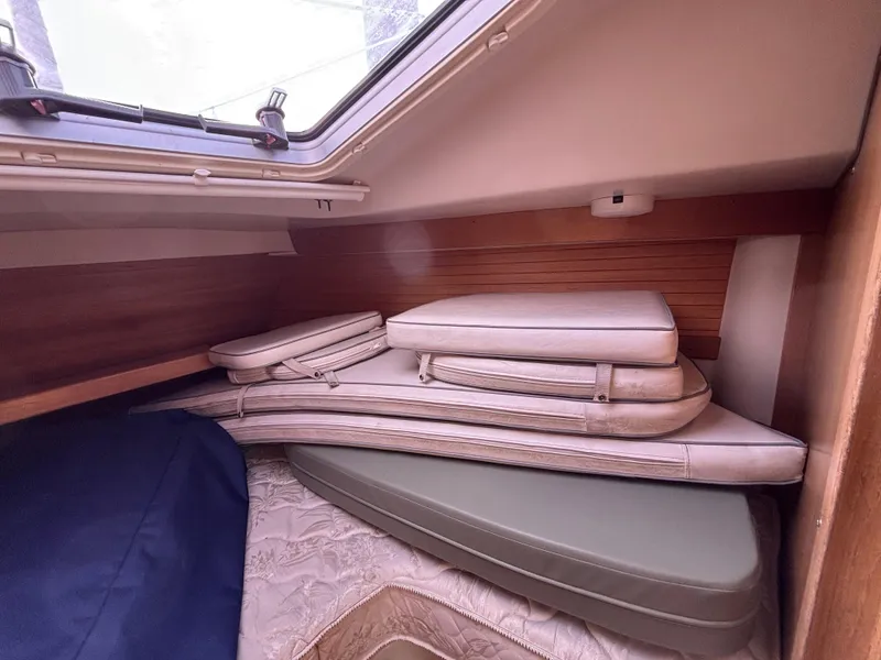 2005 Catalina 320