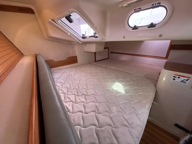 2005 Catalina 320