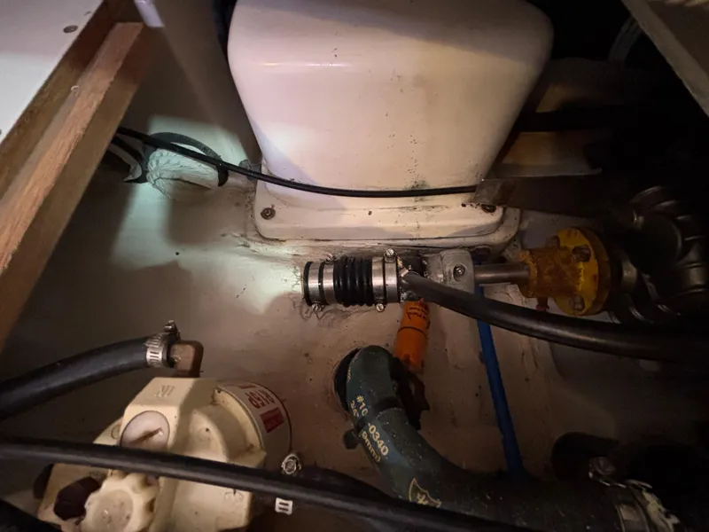 2005 Catalina 320