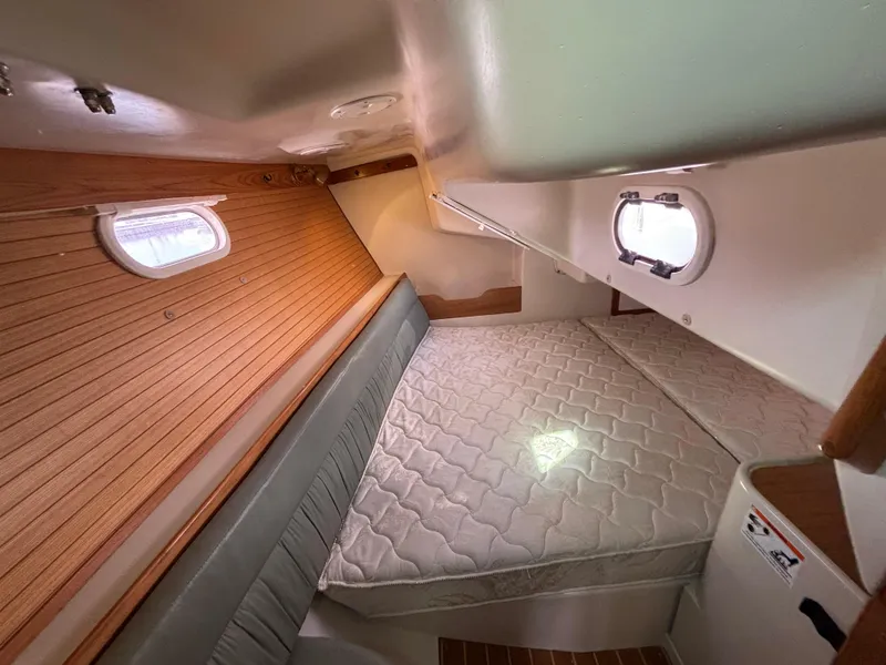 2005 Catalina 320