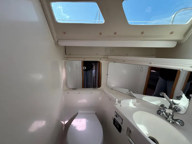 2005 Catalina 320