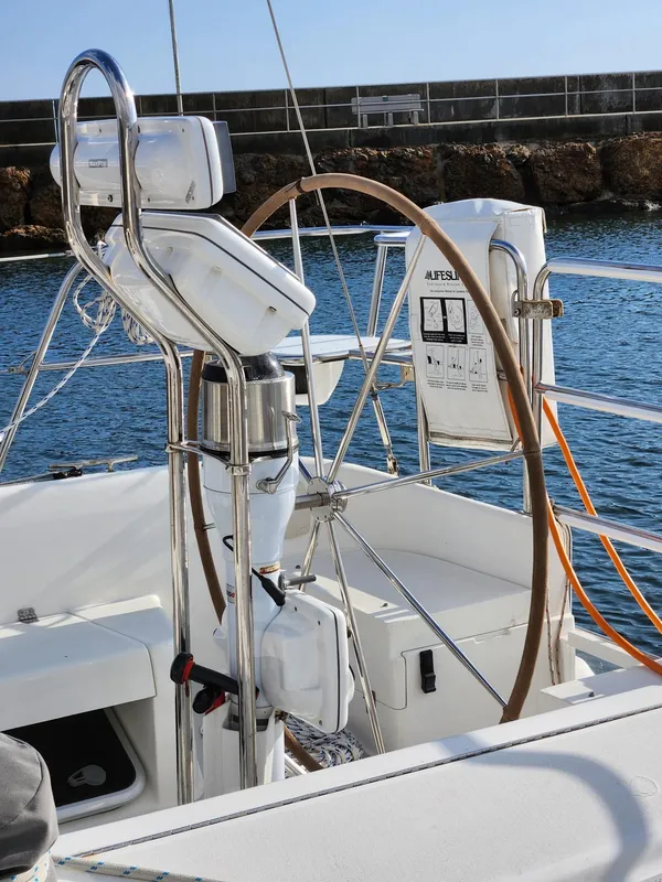 2005 Catalina 320 sailboat helm with wooden wheel and navigation equipment.