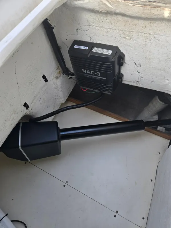 2005 Catalina 320