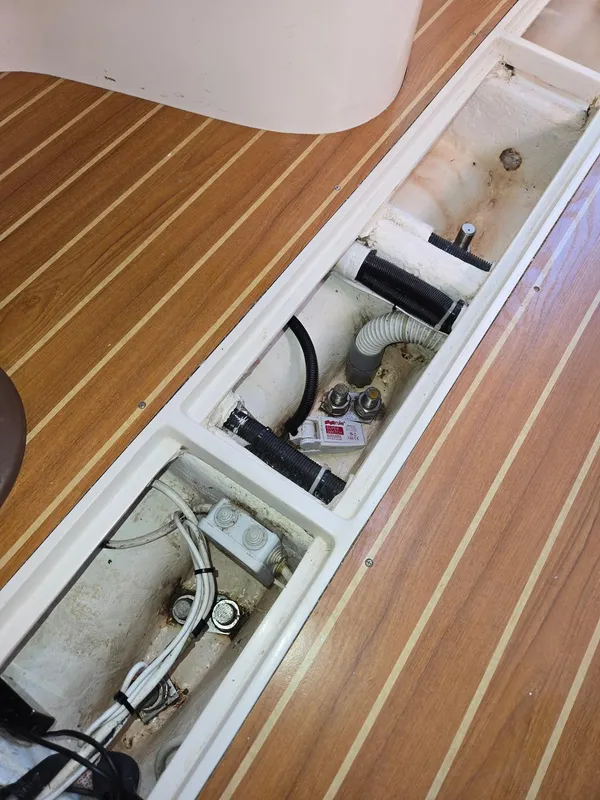 2005 Catalina 320