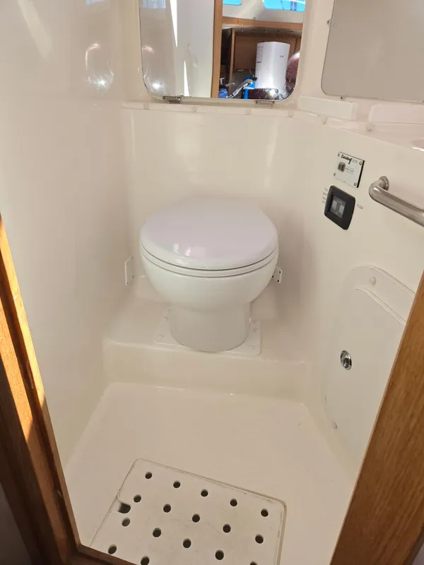 2005 Catalina 320